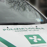 una macchina della polizia locale