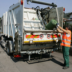 un camion dei rifiuti