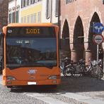 un pullman in piazza della vittoria