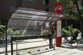 C'entro in bici: la pensilina di Piazza XXV aprile