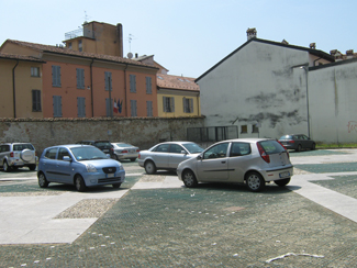 Il parcheggio di via Bassi