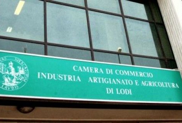 l'ingresso della camera di commercio di lodi