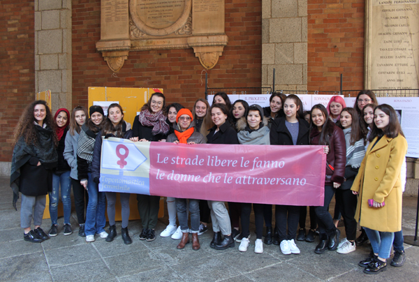 foto di gruppo delle studentesse