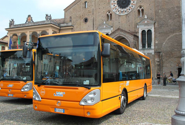 un autobus del trasporto pubblico locale