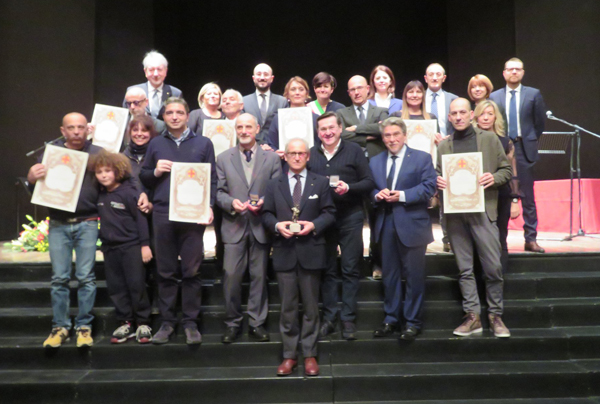 foto di gruppo dei premiati