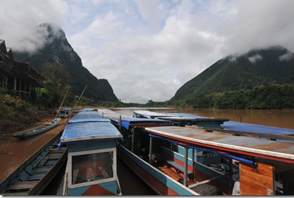 immagine Laos - fiume e imbarcazioni 