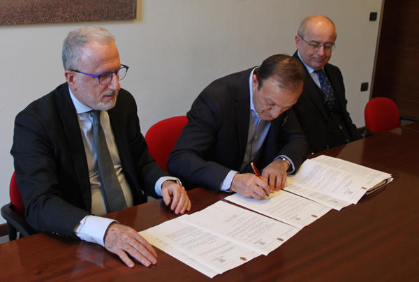 l'assessore sichel firma il protocollo d'intesa