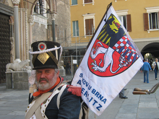 Un ciclista ceco in costume