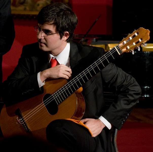 mariano fraga con la sua chitarra