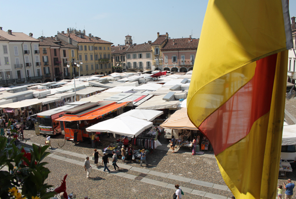 il mercato in piazza della vittoria