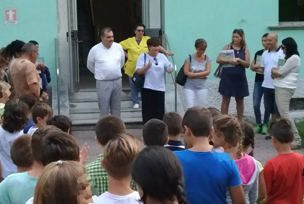Il sindaco casanova e l'assessore molinari alla scuola de amicis