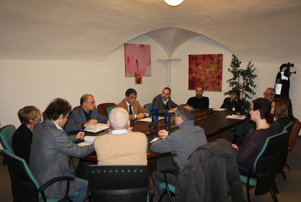 foto della riunione col commissario