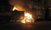 Un cassonetto in fiamme 