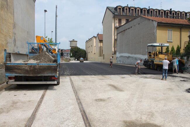 Asfaltatura nel parcheggio di Viale Pavia