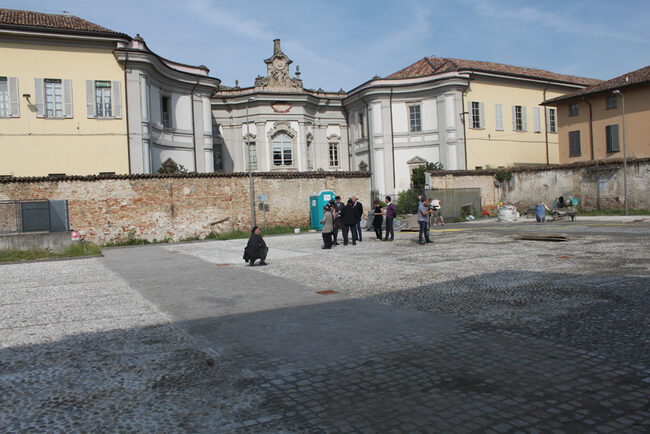 Il parcheggio in via Bassi