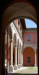 L'ingresso del cortile del Liceo Verri