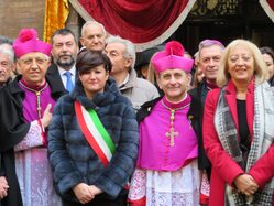 da sinistra: il vescovo malvestiti, il sindaco casanova, monsignor delpini e il prefetto palmisani