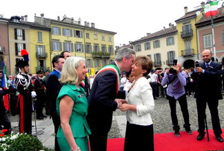 autorità in piazza della vittoria