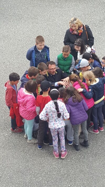 foto della visita al comando di polizia locale